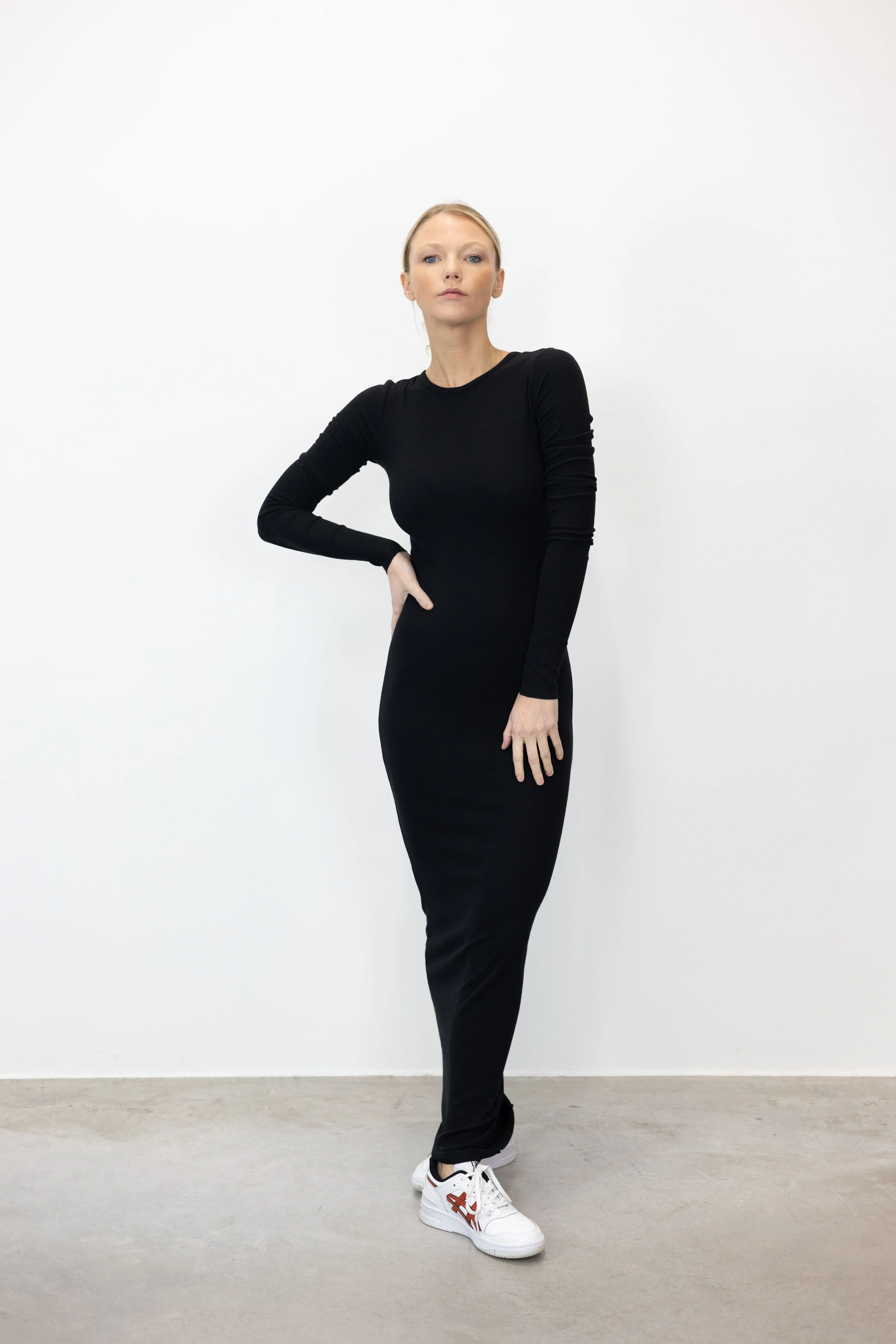 LONG SLEEVE CREWNECK MAXI DRESS