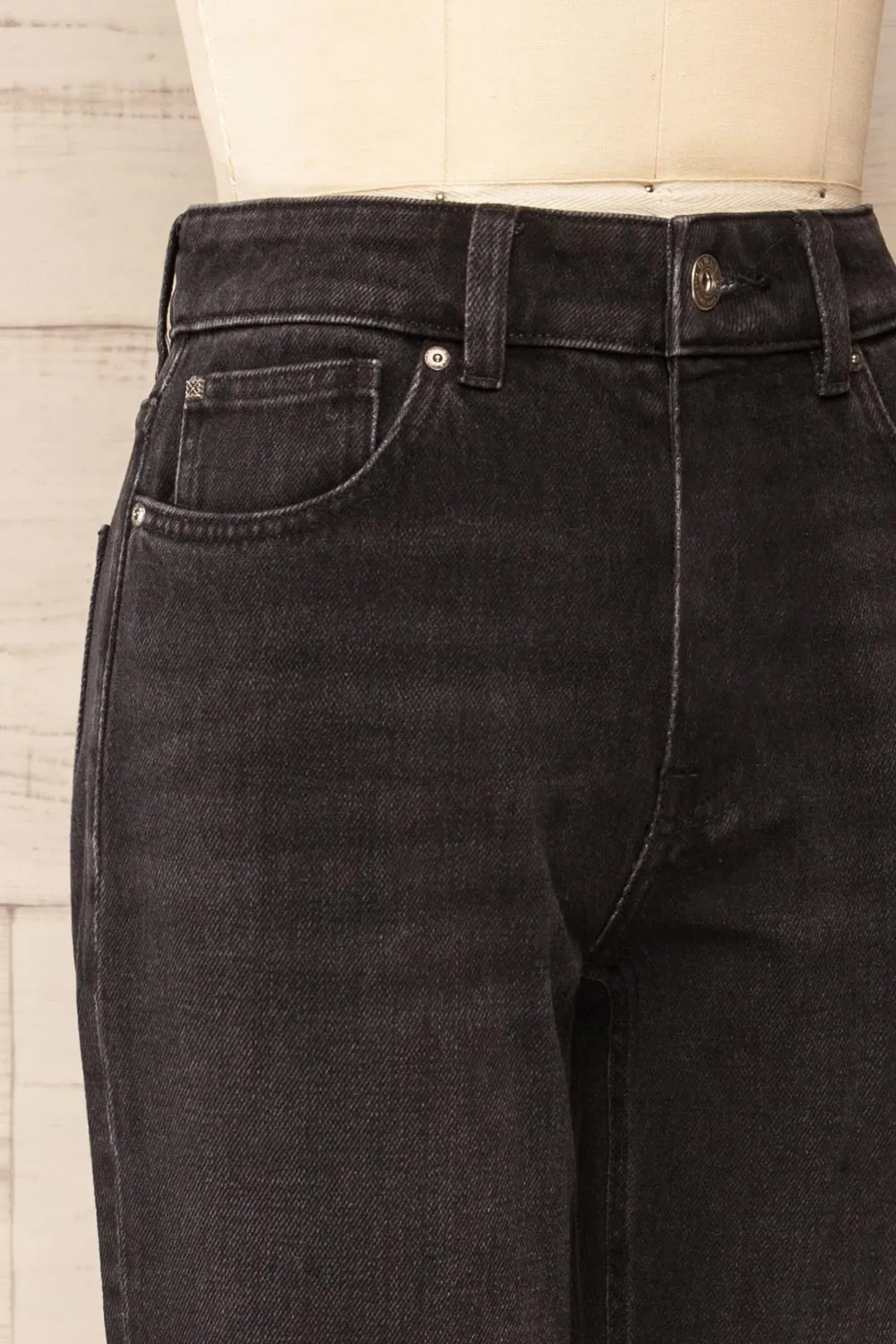 Pleven | Black High-Waisted Straight Leg Jeans