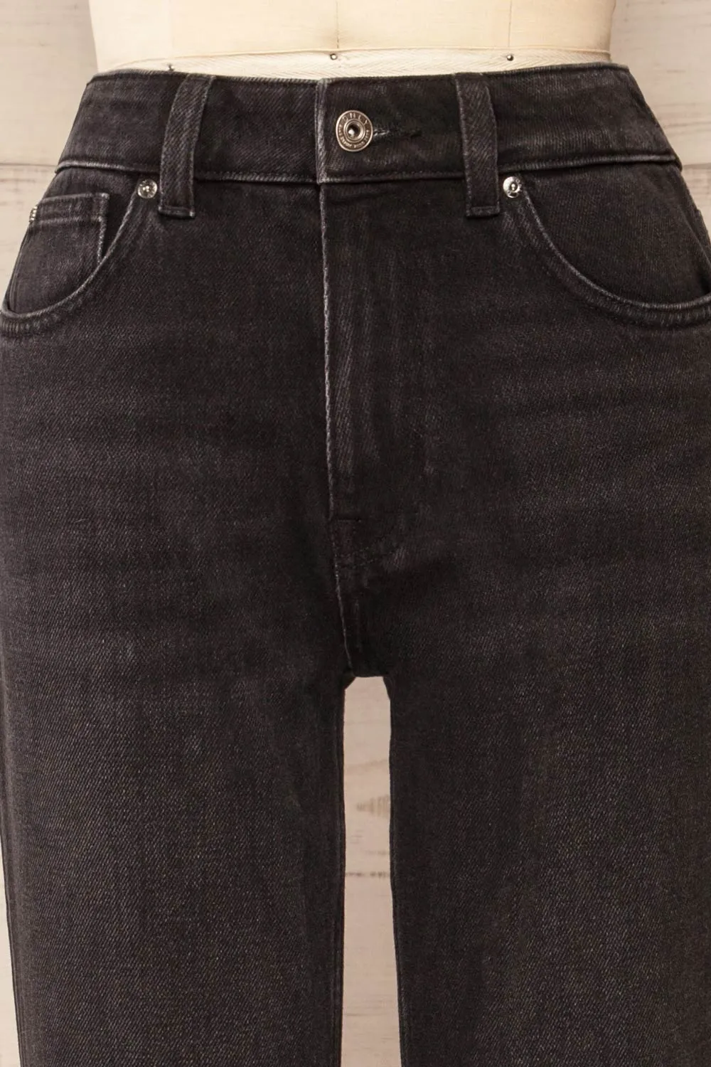 Pleven | Black High-Waisted Straight Leg Jeans