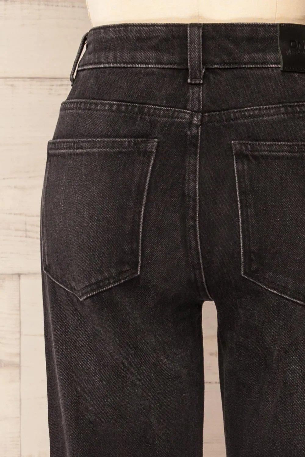 Pleven | Black High-Waisted Straight Leg Jeans